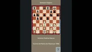 Miniature : Une partie gagnée rapidement sans échange de pièce ni de pions  Incroyable ! #échecs #shorts