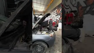 Miniature : « Ça tourne Marvin, reste naturel !  » #automobile #humour #garage