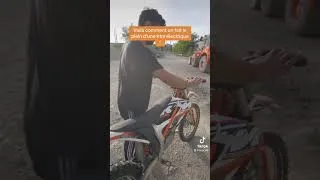 Miniature : Voilà comment on fait le plein d’une ktm électrique ⚡️