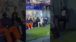 Miniature : INSTANT DU RIRE OMALO DJAMBA DAUPHIN BULAMATADI