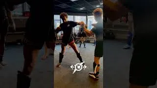 Miniature : Coach Yero showing a combo and explaining the details how to make it powerful.