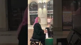 Miniature : Je chante “Voyage Voyage” dans une gare à Paris 🖤
