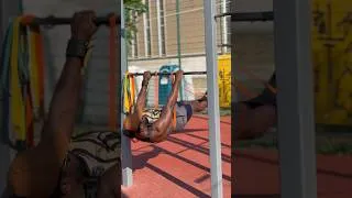 Miniature : 5 Steps to Learn the Front Lever with a Resistance Band