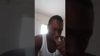 Miniature : JAMAIS VU...Regardez!!! Serigne IDRISSA NDIAYE mange du verre!!!
