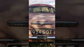 Miniature : Oooh ! Un taxi anglais Austin et une Vauxhall Cresta Hydramatic de 1960 #abandoned #urbex