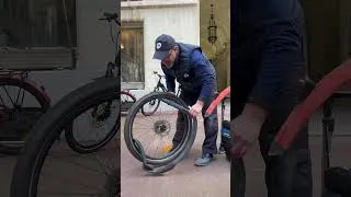 Miniature : Dans les coulisses de la TIM Repair 👨‍🔧🚴🏻‍♂️ | Igor répare une crevaison en direct !