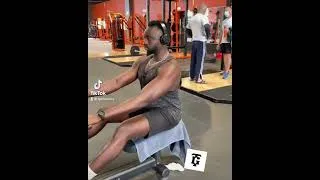 Miniature : Tirage poulie basse pour le haut du dos solide🙌🏾💪🏾