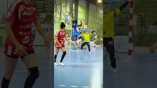 Miniature : un but à la @zeina        stella Saint Maur #handball #but💙🤍