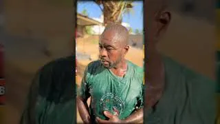 Miniature : TOVIA VERSE DE L'EAU SUR ÉKPALA ! 😂💦 #Shorts