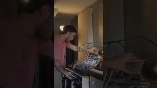 Miniature : improvisation with buchla synthesizer