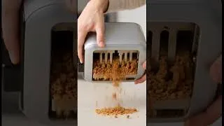Miniature : Nettoyez les miettes de grille-pain en le retournant à l'envers #Shorts