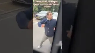 Miniature : Conflit fou : un conducteur veut en découdre avec un bus #roadrage
