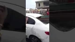 Miniature : ça se passe à Bountou Pikine une voiture chargée de fer se décharge sur une autre