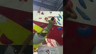 Miniature : Hardbloc - petit bloc rouge bien sympa #bloc #climbing #escalade #bouldering #escaladedebloc