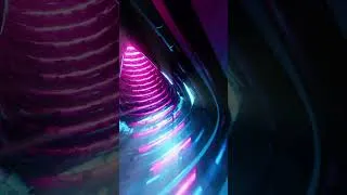 Miniature : Volant à l'intérieur d'un tunnel bleu avec une lue #illustration #animation4k