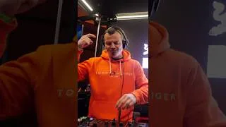 Miniature : Mix de Florian Svein sur la stage Redbull du Bal d’hiver 2023 CDF x Make Event