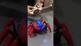 Miniature : Démonstration de la spider bot a avengers campus à Disneyland Paris