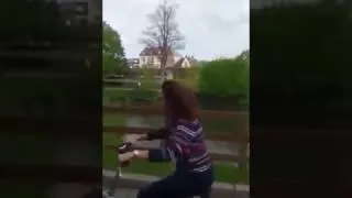 Miniature : Warda pédale après 5h de séances (FUB, crédits famille Warda - vélo-école AICV)