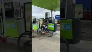 Miniature : Guez la redbull à côté 👀 #bike #mtb #lol