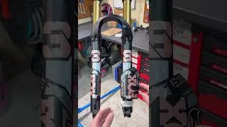 Miniature : On assorti les périfs 🤩 #turbolevo #foxfactory #specialized #vttae #foxshocks #slik