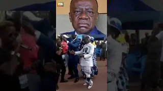Miniature : Fame Ndongo danse pour Paul Biya