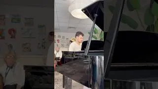 Miniature : Concert exceptionnel de @hugobach_83 ​⁠ à la résidence senior Stella « Le cœur de Bagatelle »