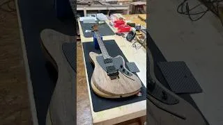 Miniature : Dernière guitare faite à l'atelier : 100% sur mesure