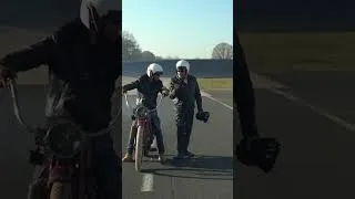 Miniature : 🏁 Rencontre inattendue sur le circuit #shorts