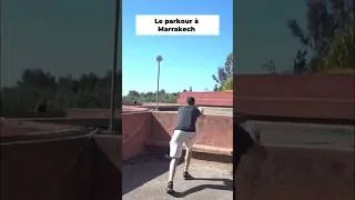 Miniature : Sauts de Toit Époustouflants à Marrakech : L'Art du Parkour Urbain #shorts