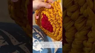 Miniature : Des petites mains qui crochètent