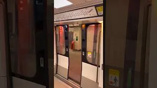 Miniature : 😳 Le son des portes du MP14… écoutez bien la fermeture !  #shorts #subway #metro #ratp #idfm #rail