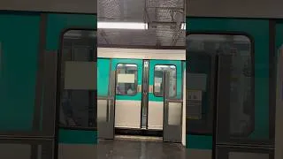 Miniature : 🔥 Ouverture puis fermeture automatique du MF77… regardez bien ! #shorts #subway #metro #ratp #idfm