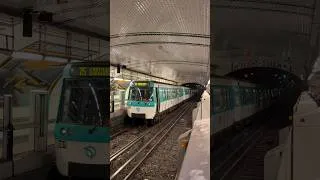 Miniature : Heure de pointe sur la ligne 13… ambiance RER A ! 😳 #shorts #metro #subway #railway #train #ratp