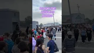 Miniature : BTS - The line for the ARMY ZONE is so HUGE !